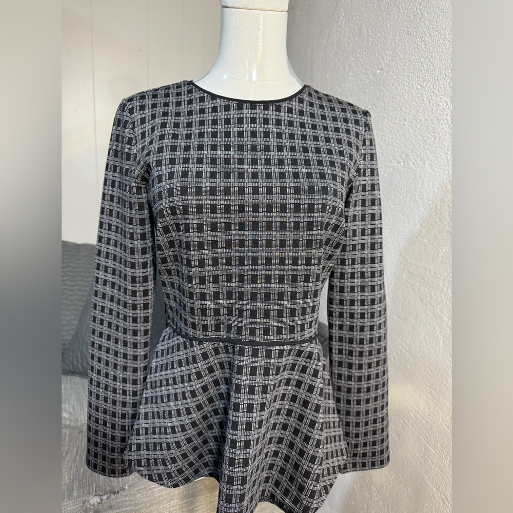 Ann Taylor Black & White Geometric Peplum Top | XS